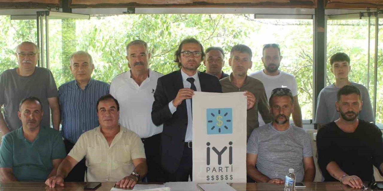 İYİ Parti’den istifa eden başkan: “Akşener ve ekibi para kazanmak için parti kurmuşlar”