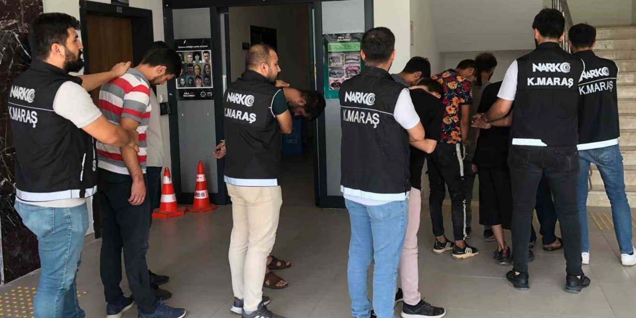 Uyuşturucu sattığı öne sürülen 5 şüpheli tutuklandı