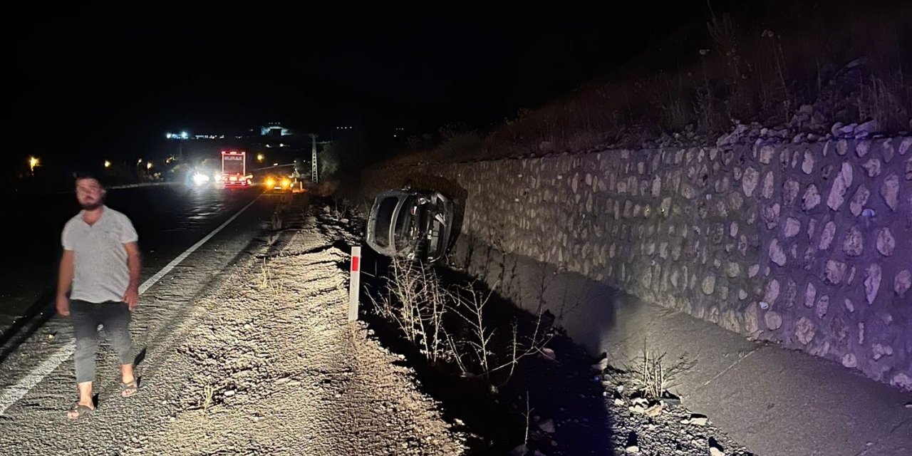 Takla atan otomobil su kanalına düştü