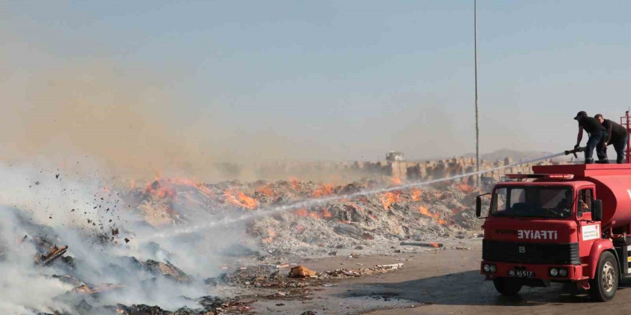 Kağıt fabrikasında çıkan yangında 30 bin ton atık kağıdın kül olduğu öğrenildi