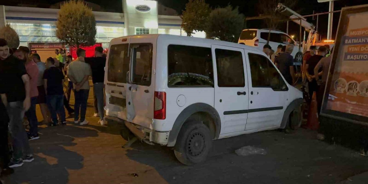Batman’da sivil polis aracına otomobil çarptı: 5 yaralı