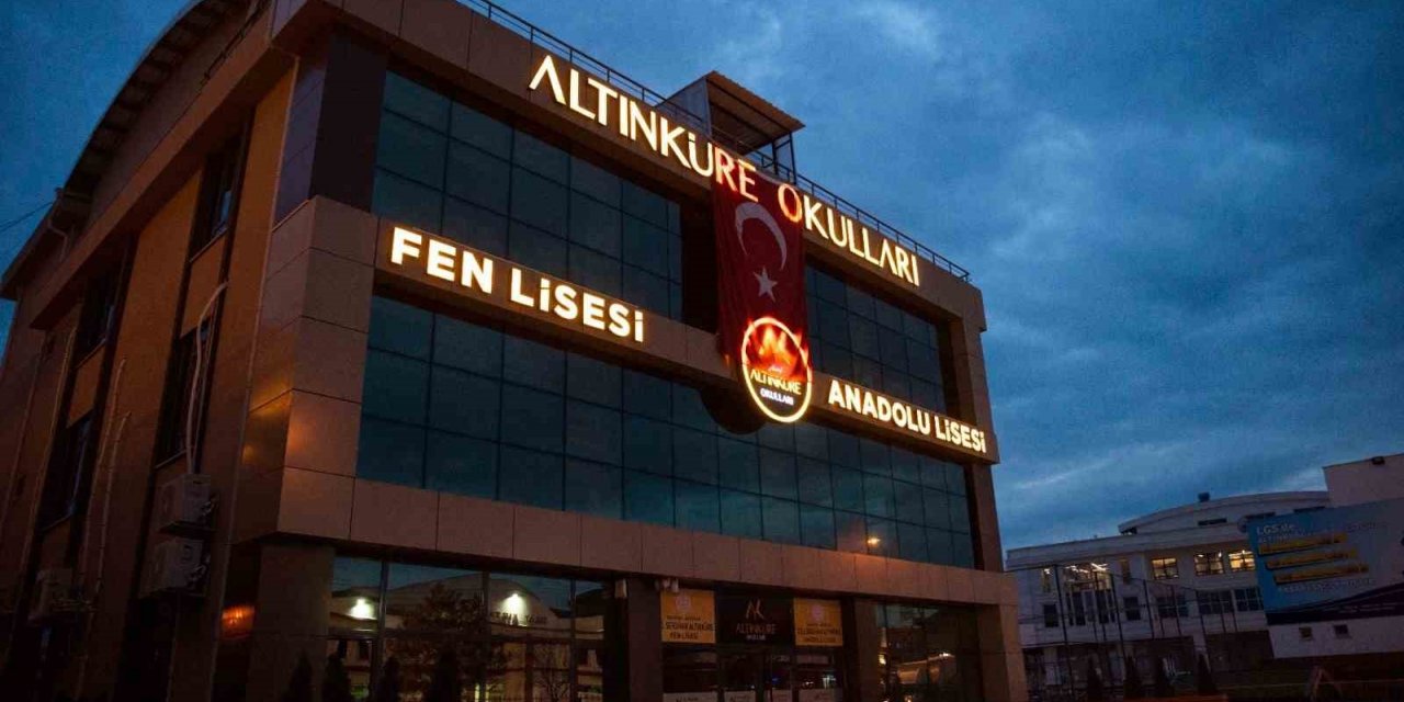 Liseli öğrenciler verdikleri emeklerin meyvesini aldı