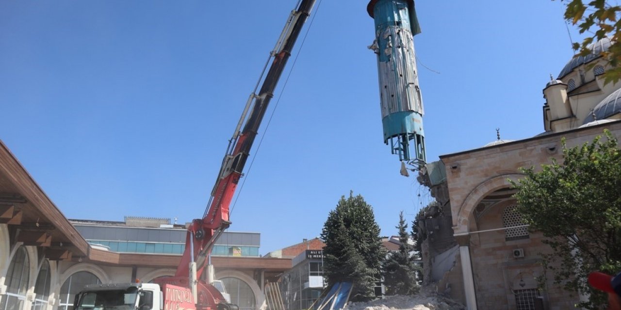 Cedidiye Cami minareleri yenileniyor