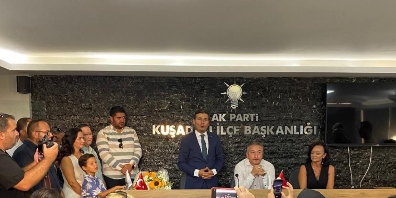 AK Parti Kuşadası ilçe teşkilatında görev değişimi