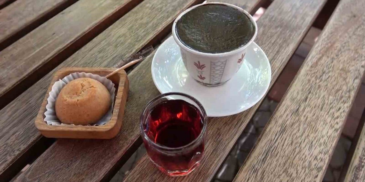 Cezve yerine fincanda pişirilen ‘İsli Kahve’ kültürü tarihi handa devam ediyor