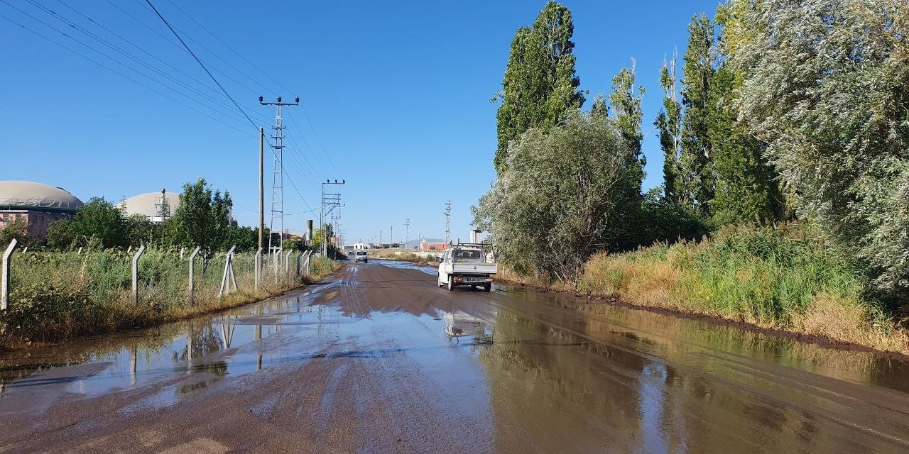 Enerji tesisinin gübre silosu patladı, tarlaları gübre bastı