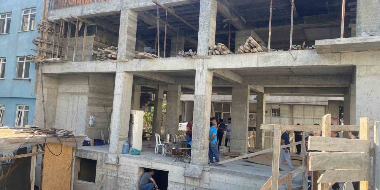 Zeytinburnu’nda inşaattan düşen 67 yaşındaki adam hayatını kaybetti