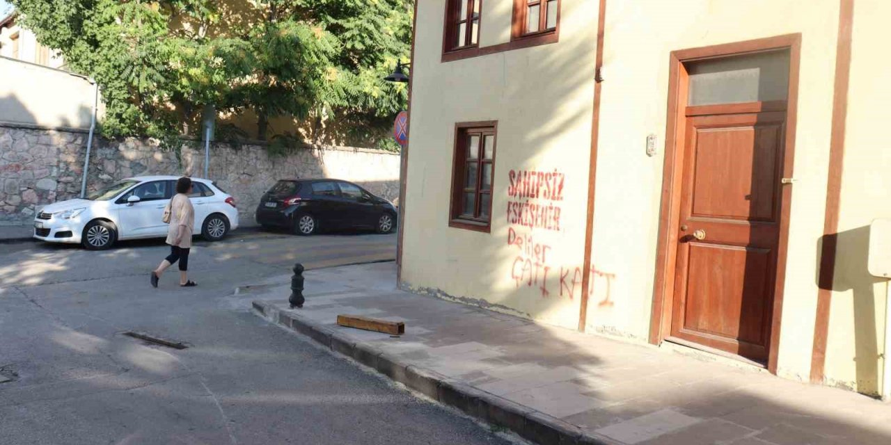 Eskişehir duvarlarında ’sahipsiz Eskişehir’ yazısı çoğalıyor