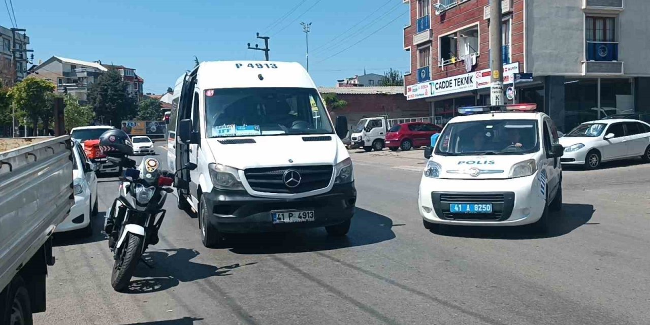 SRC belgesi olmayan servis sürücüsü 3 yaşındaki çocuğa çarptı
