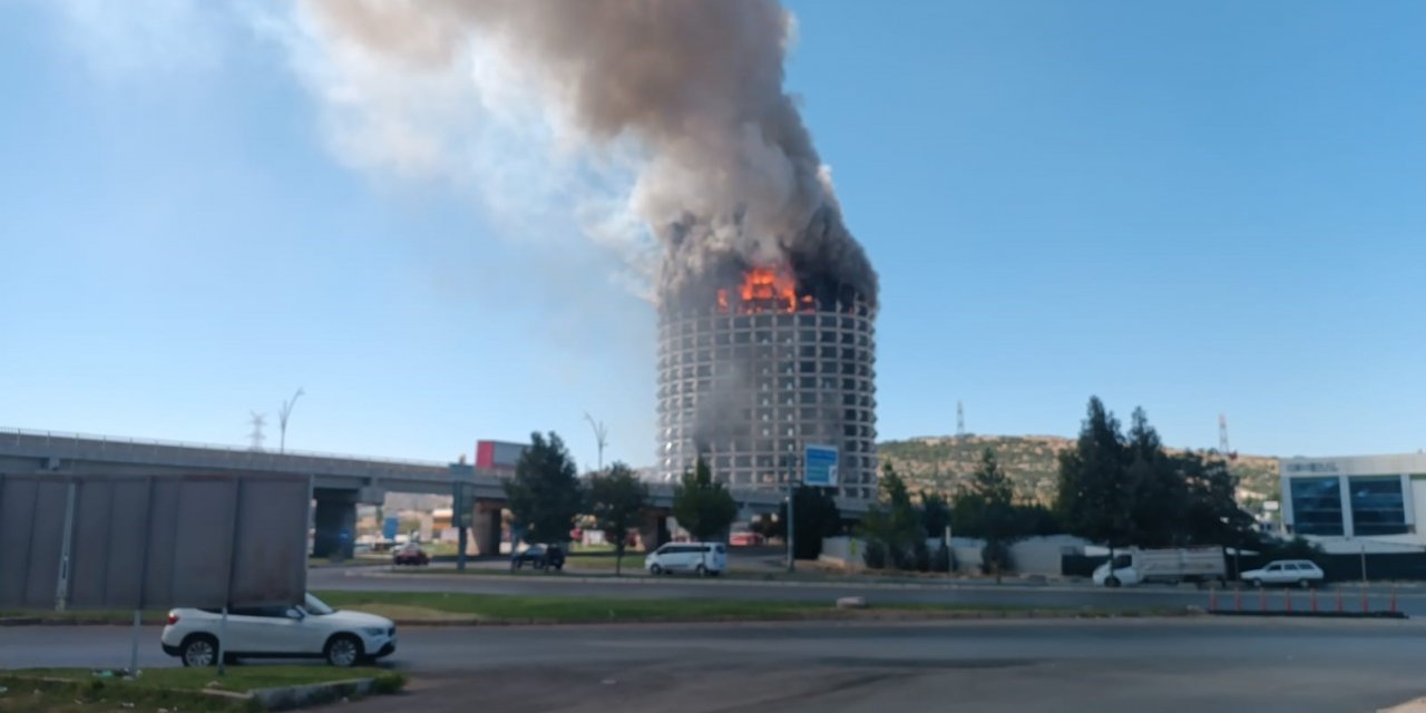 Gaziantep’te 17 katlı eski otelde yangın