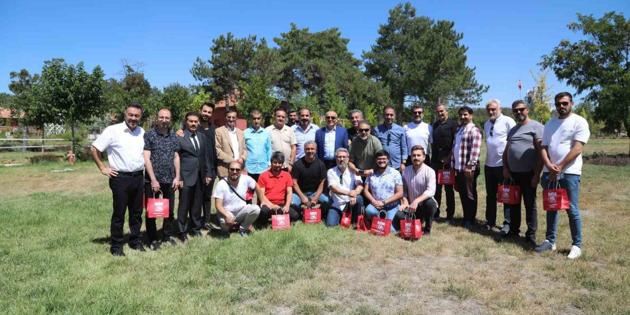 Sivasspor Başkanı Mecnun Otyakmaz, basın mensuplarıyla bir araya geldi