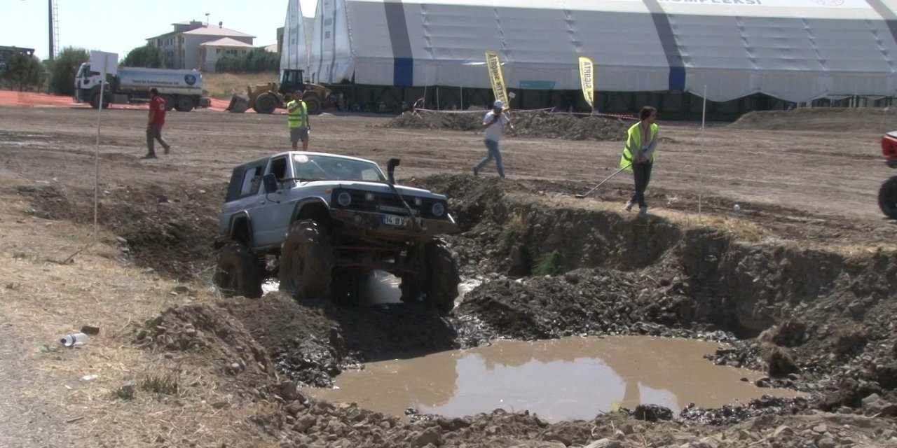 Başkentte düzenlenen off-road yarışması nefes kesti