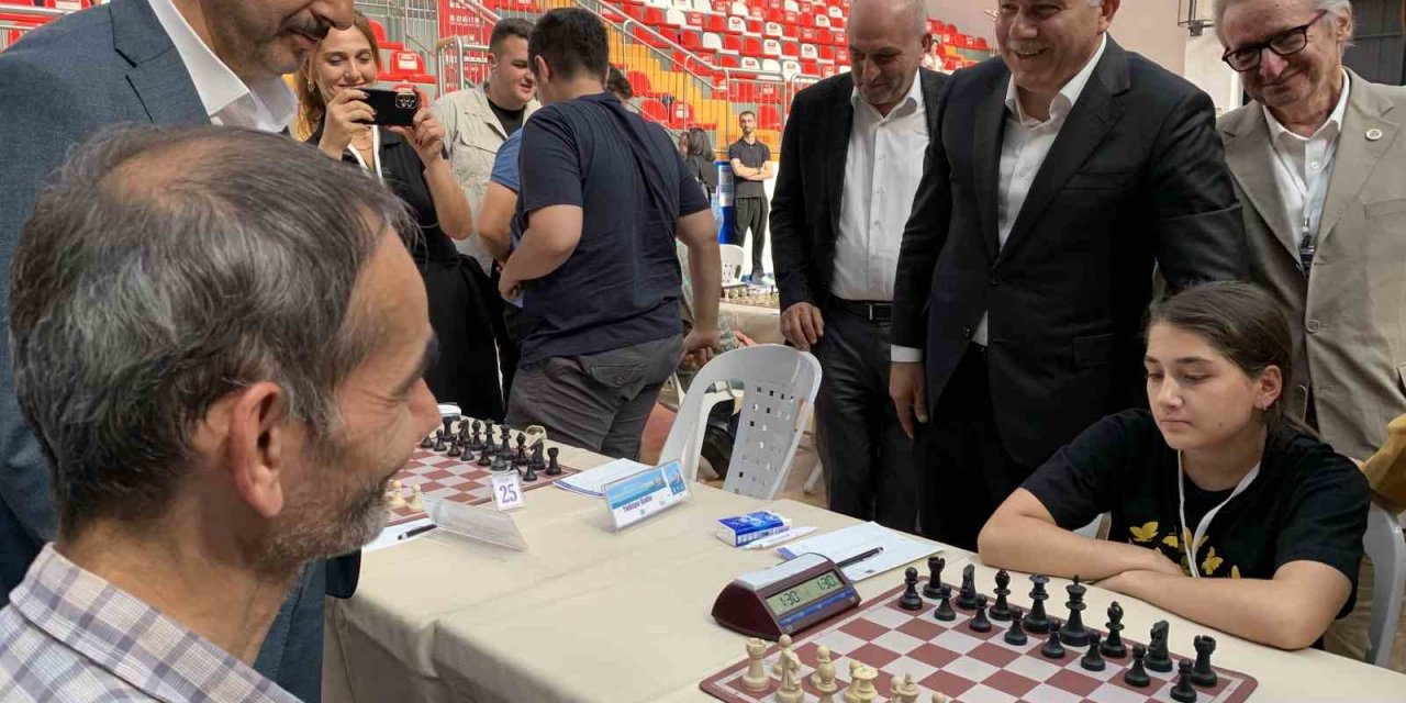 Uluslararası İstanbul Açık Satranç Turnuvası Fatih’te başladı