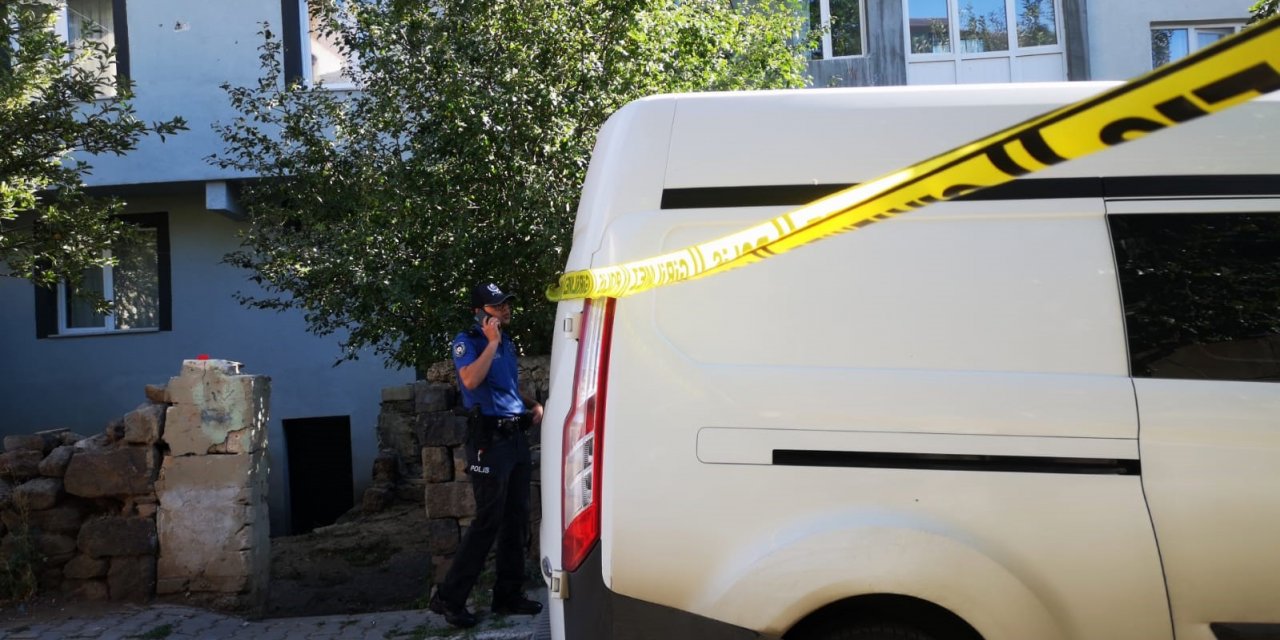 Şikayetçi olduğu şahsı uzun namlulu silahla öldürdü