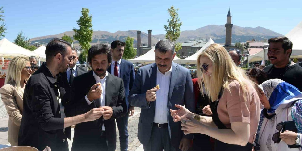 Festival coşkusu sürüyor