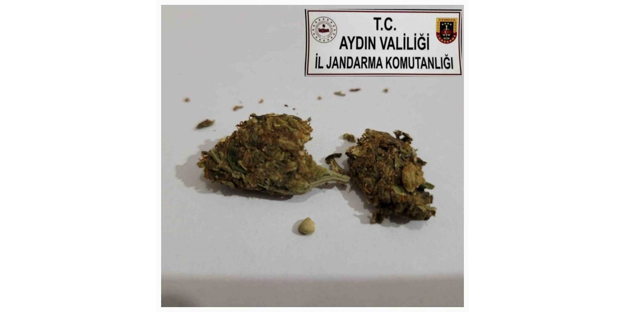 Otobüste seyahat ederken uyuşturucu ile yakalandılar