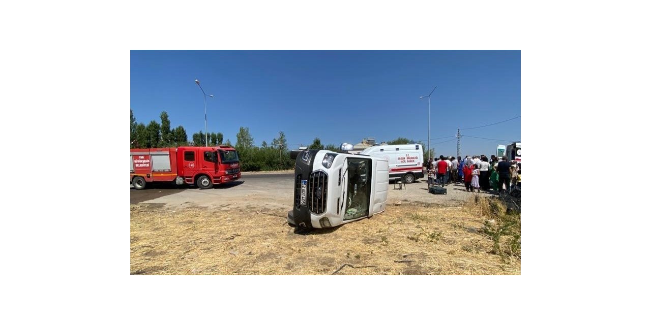 Van’da trafik kazası: 14 yaralı