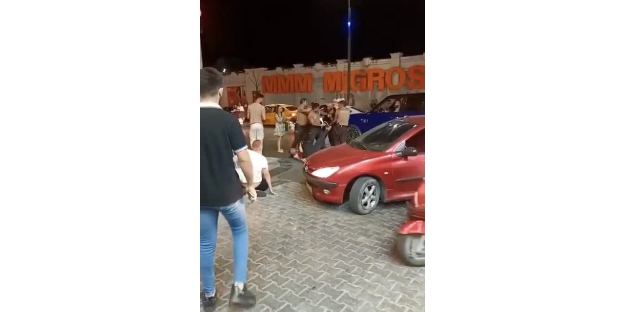 Kadıköy’de tartıştığı kadını darp etmeye kalktı, uyaran vatandaşlarla da kavga etti