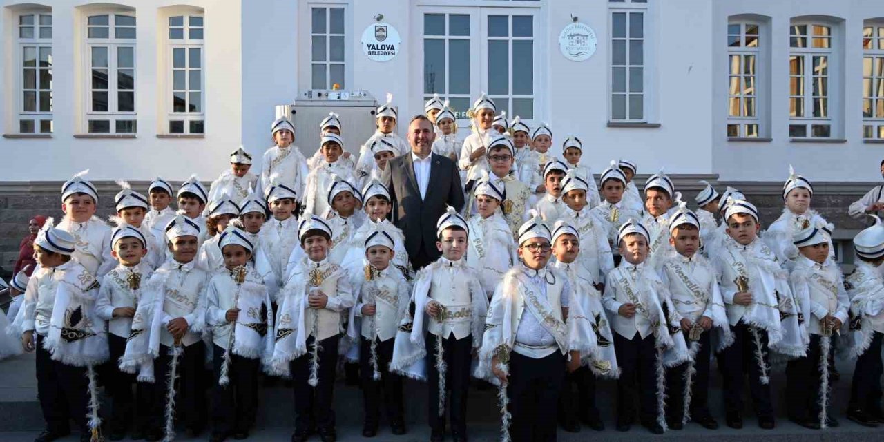 Yalova Belediyesi Sünnet Şöleni’nde 71 çocuk erkeliğe ilk adımı attı