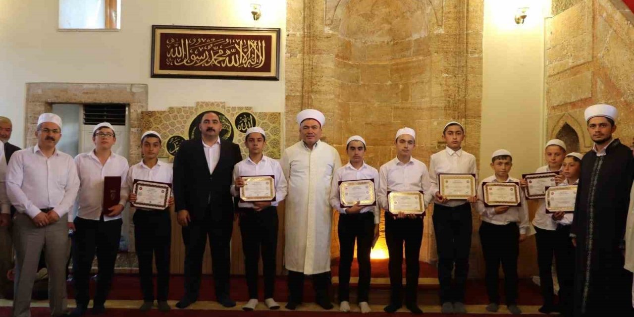 Hafızlar Kur’an ziyafeti sundu