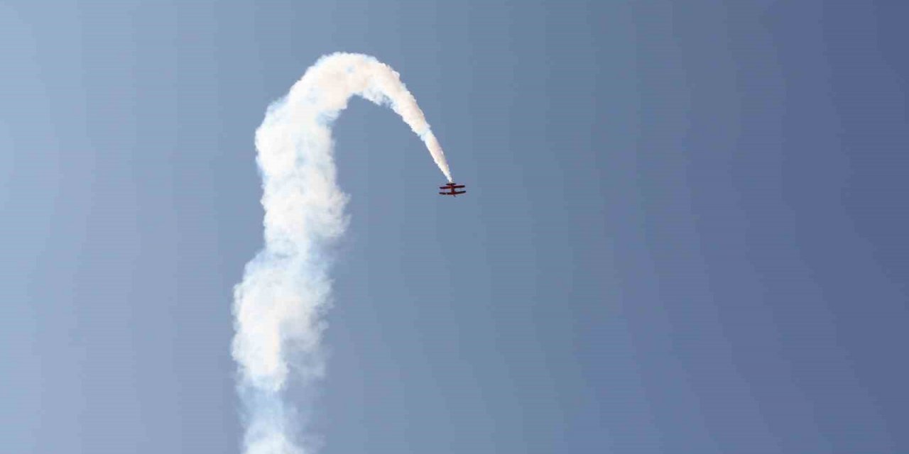 Türkiye’nin ilk kadın akrobasi pilotu Eskişehir’de hayran bıraktı