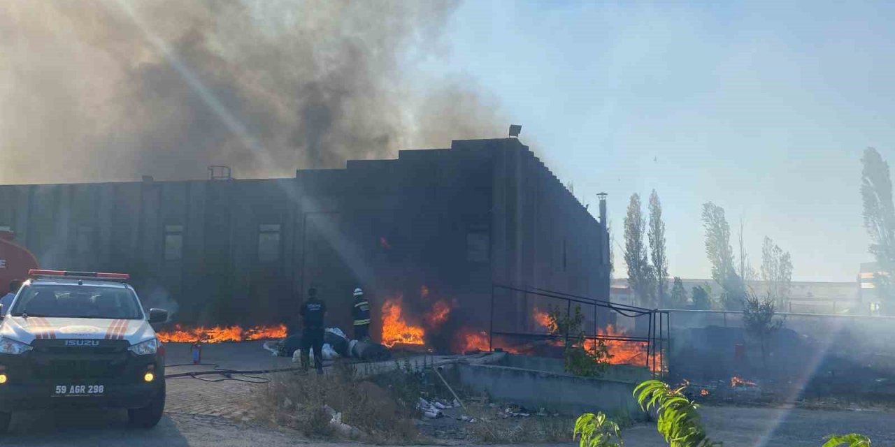 Çorlu’da korkutan yangın