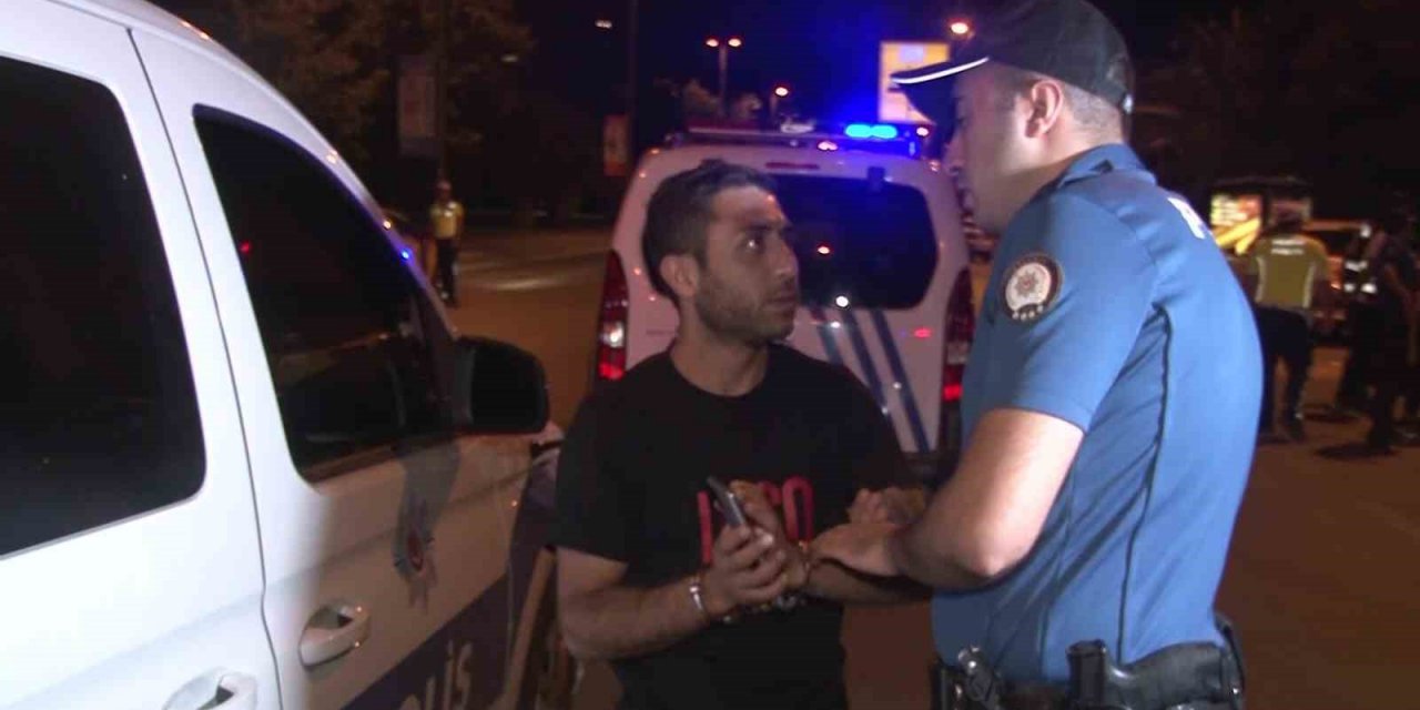 Kadıköy’deki trafik denetiminde alkollü sürücü polis ekiplerine zorluk çıkardı: "Gelmiyorum gelin beni evden alın"
