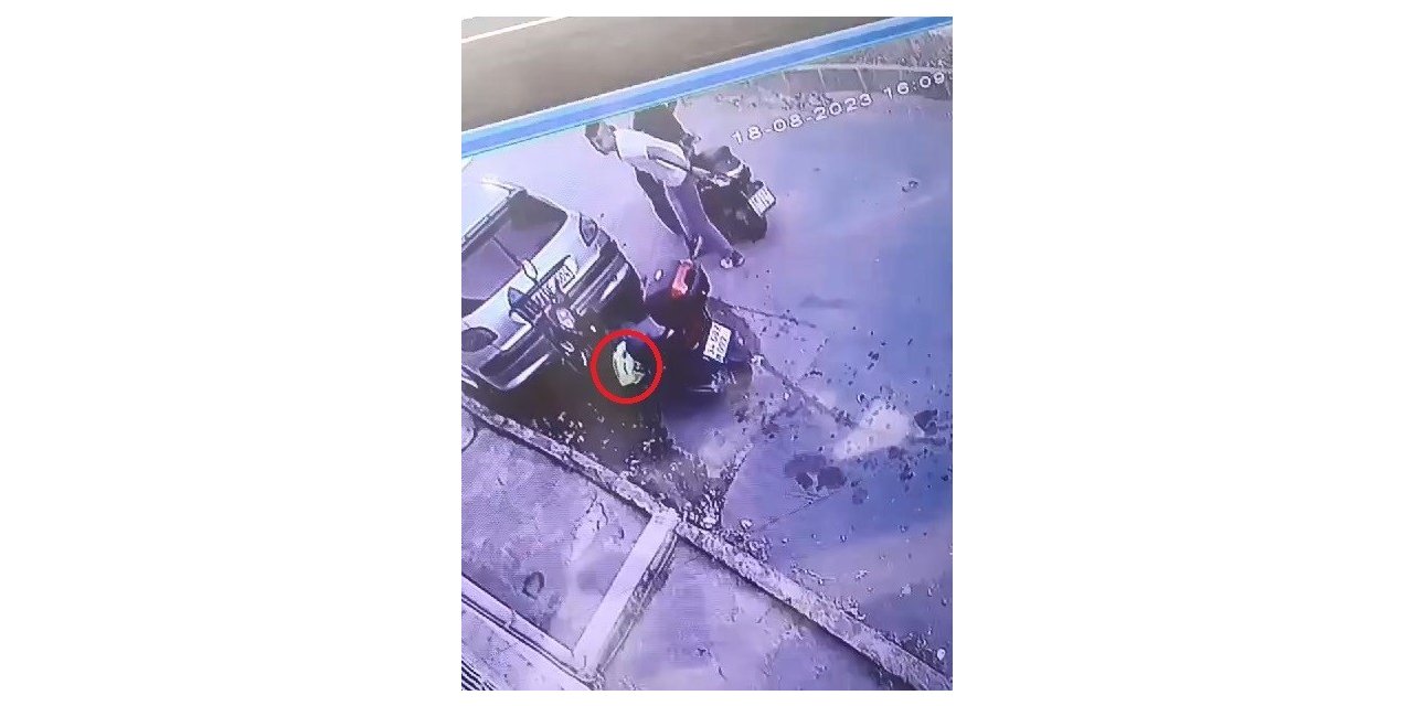 Motosikletle gelip motosiklet kaskı çaldılar
