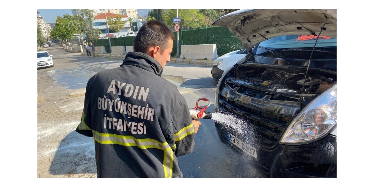 Seyir halindeki araçta çıkan yangın panikletti