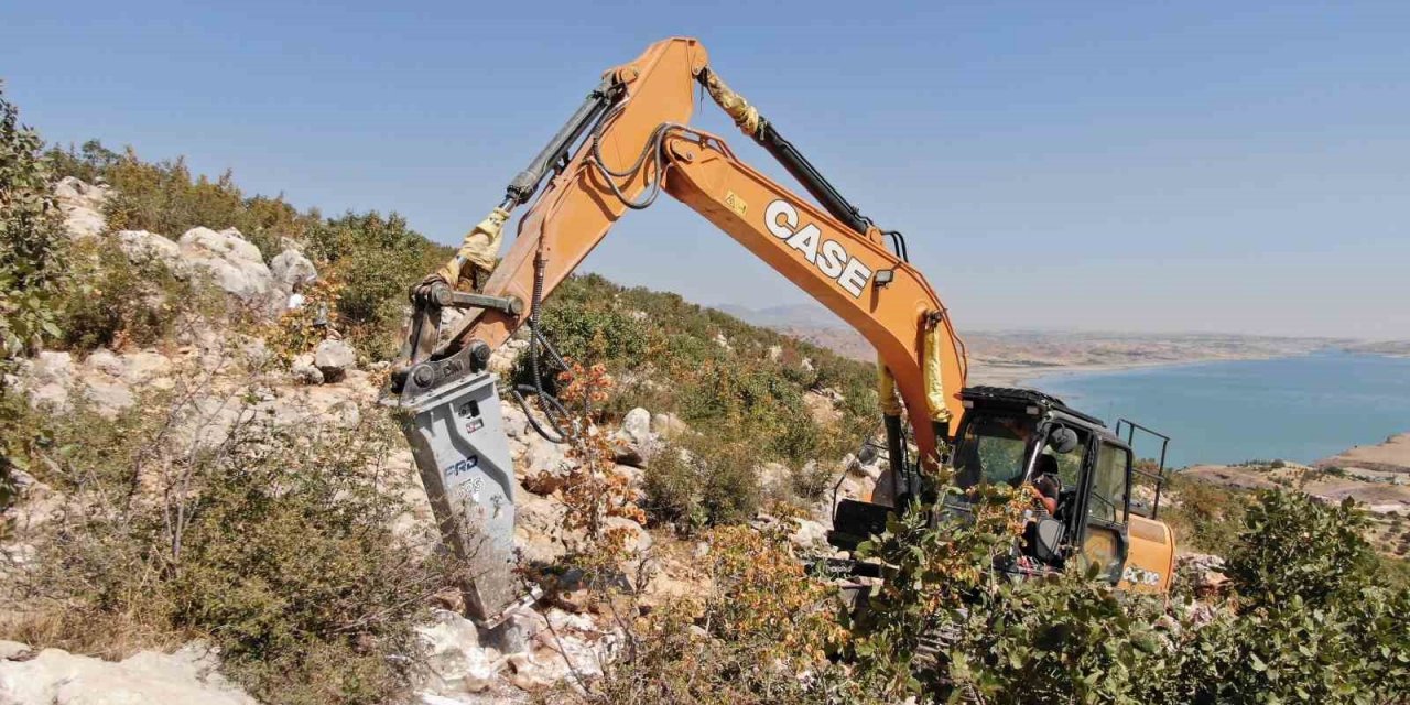 Diyarbakır’da çiftçilerin talebiyle 3 bin metre mera yolu oluşturuldu