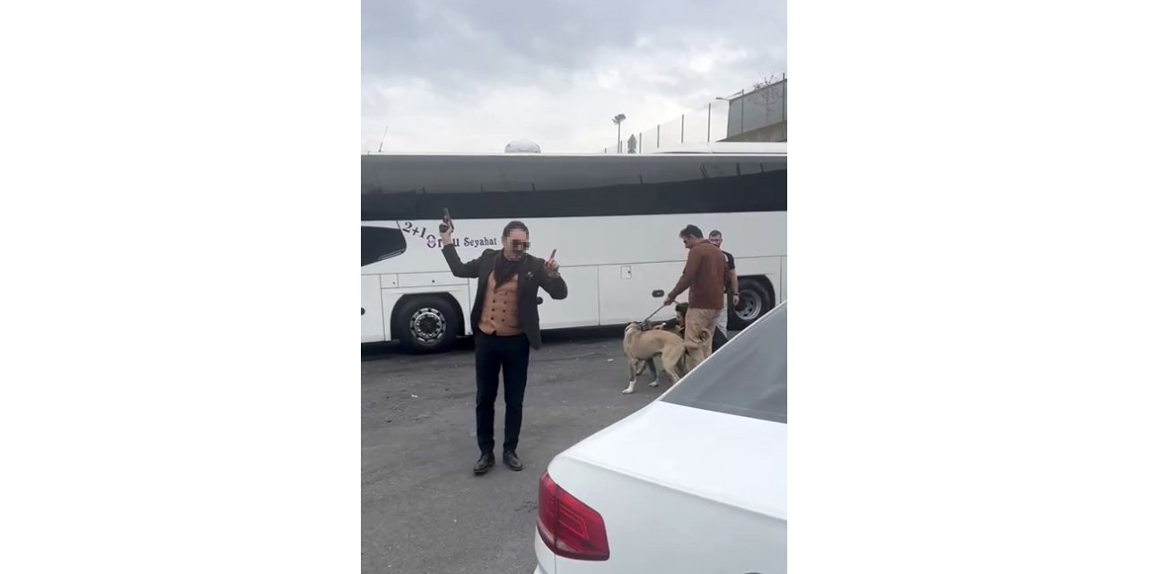 15 Temmuz Demokrasi Otogarı’nda bir maganda etrafa küfürler savurup, silahla havaya ateş açtı