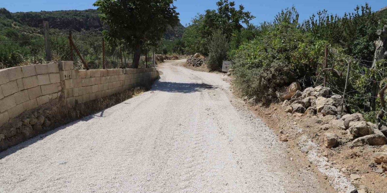 Cerityeniyapan’da, tüm yollar kilitli parke taşıyla döşenecek