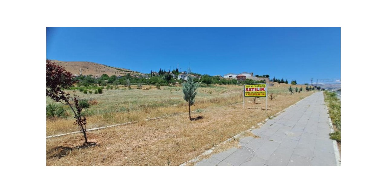 Elazığ’da ’Satılık arsa’ yazılı tabelayı çaldılar