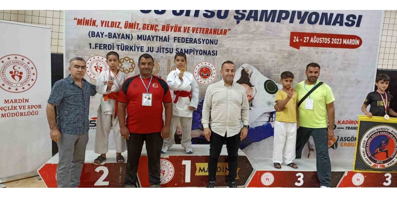 Eyyübiyeli sporcular derecelerle döndü