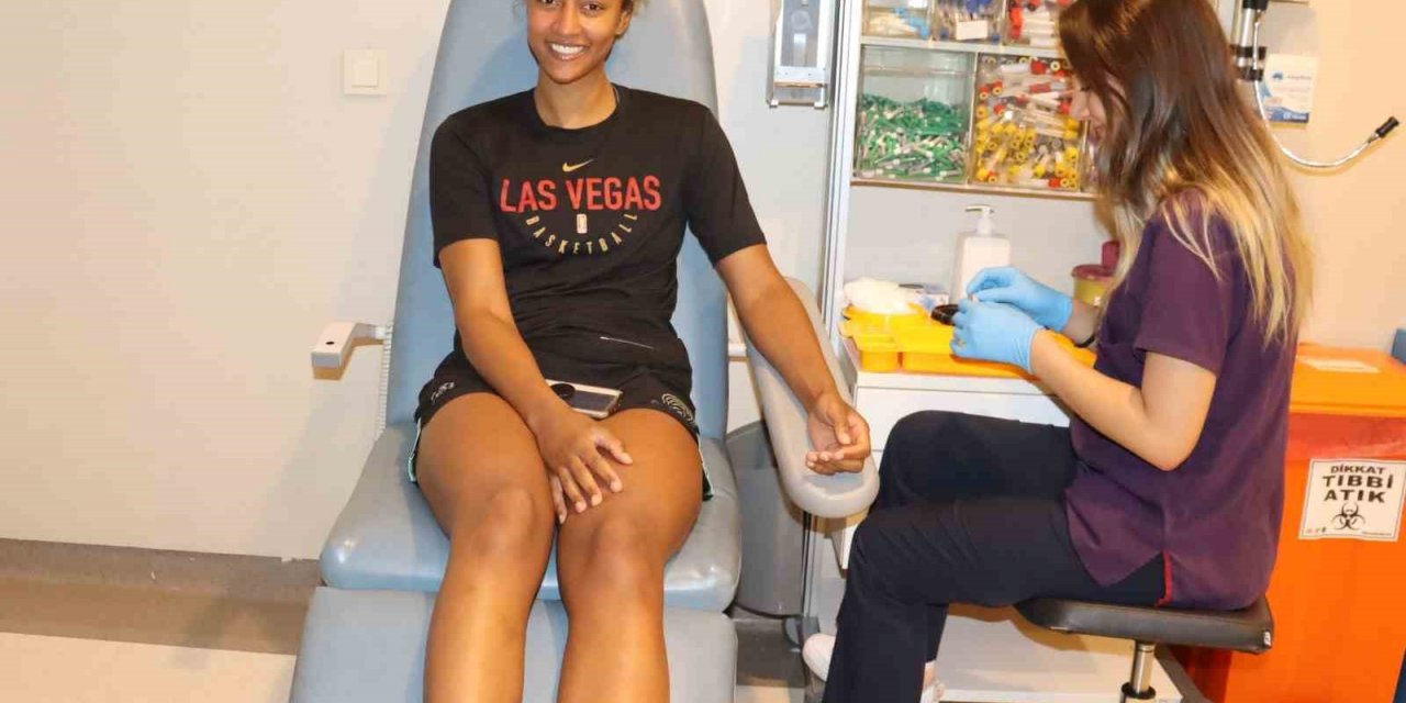 ABD’li forvet Nared, İzmit Belediyespor’da