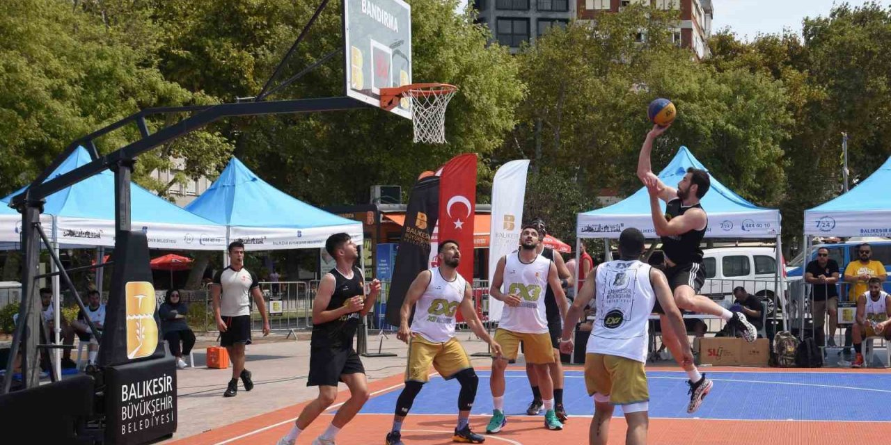 Balıkesir’de Zafer Bayramı coşkusu