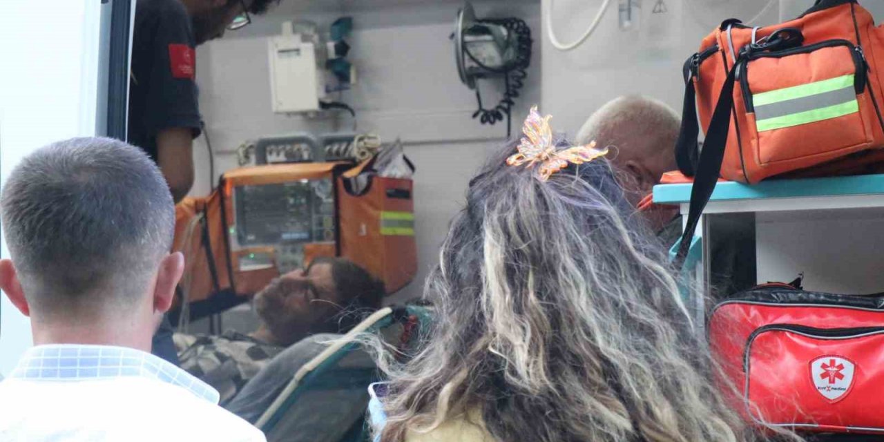 Sakarya’da traktör devrildi: Römorktaki 13 kişi yaralandı