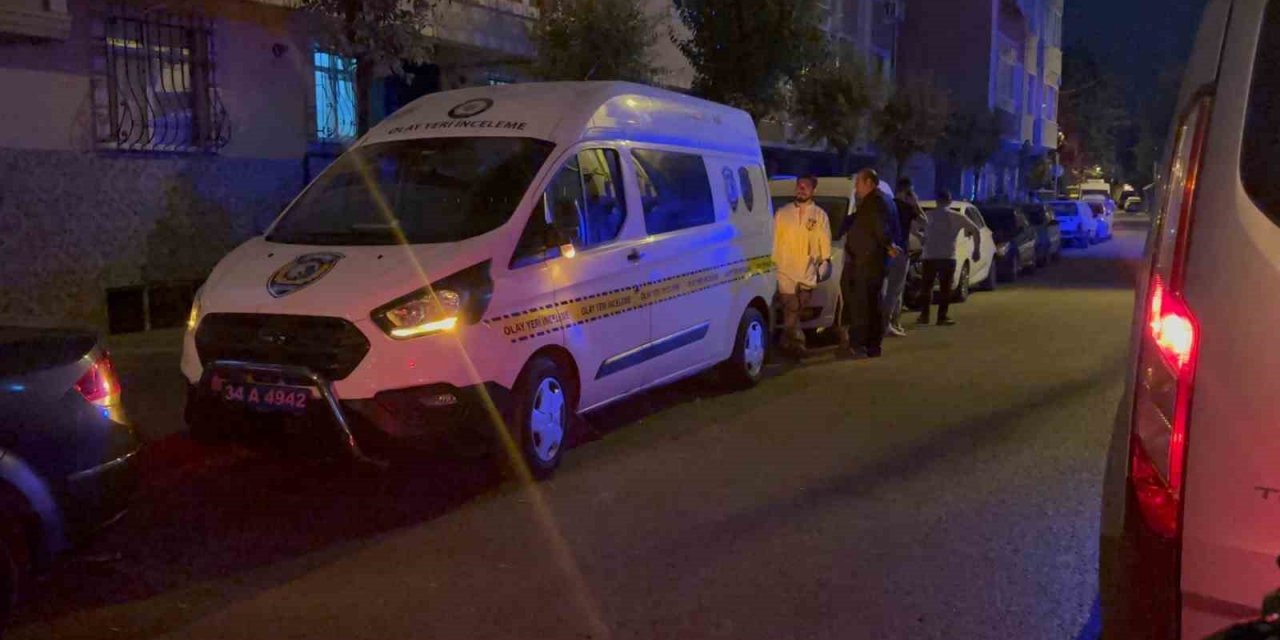 Küçükçekmece’de cinnet geçiren adam önce eşini sonra kendini vurdu
