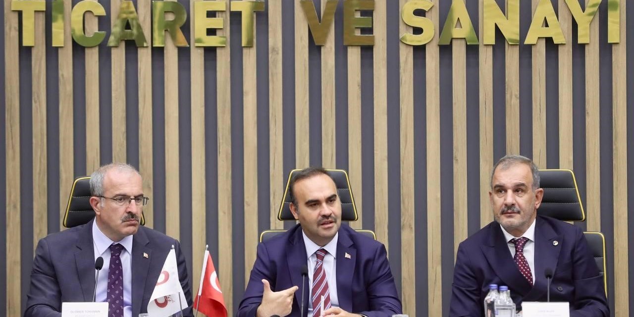 Bakan Kacır, iş dünyası ile bir araya geldi