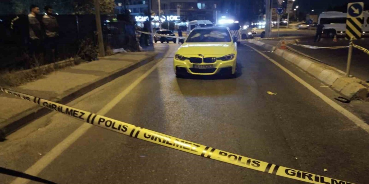 Sultanbeyli’de borç kavgası: Aracını kurşunlayıp darp ettiler