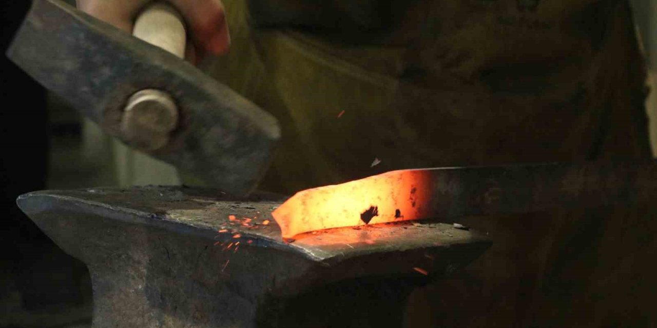 İnşaat çivisini kesip ağzı hiç bozulmadan kağıdı da kesebiliyor