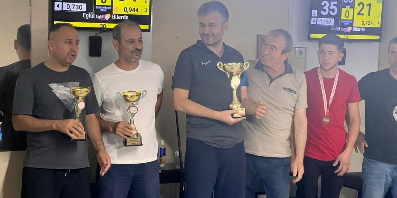 Bilardo turnuvasında sporcular kıyasıya yarıştı