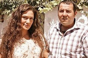 Özge, Ata'ya aşık mı?