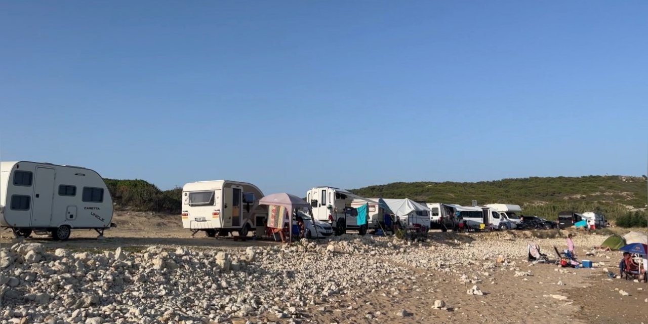 Kuzey Ege’nin turizm merkezi Bozcaada, karavan işgali altında