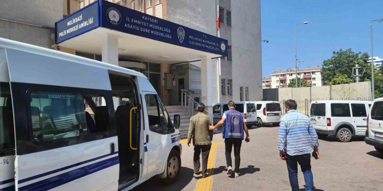 Melikgazi Zabıtası Dilencilere Göz Açtırmıyor