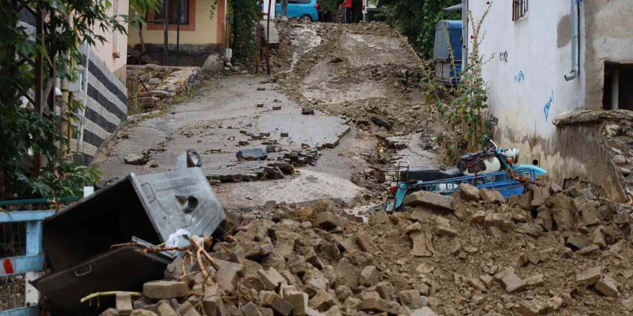 Yahyalı’da sel sonrası yaralar sarılıyor