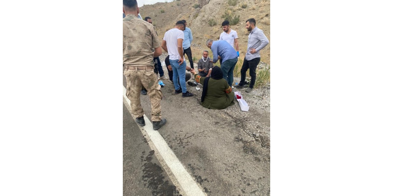 Van’da Irak plakalı otomobil kaza yaptı: 4 yaralı