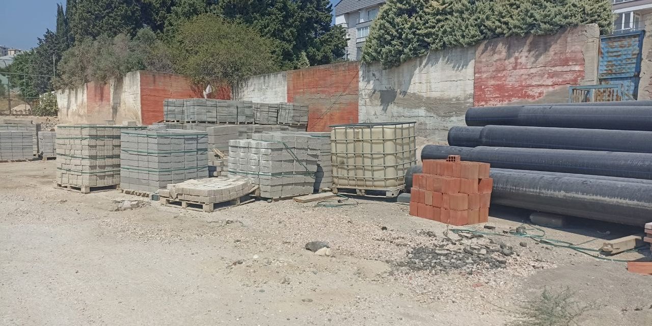 Erdek Belediyesi stadyumu şantiyeye döndü