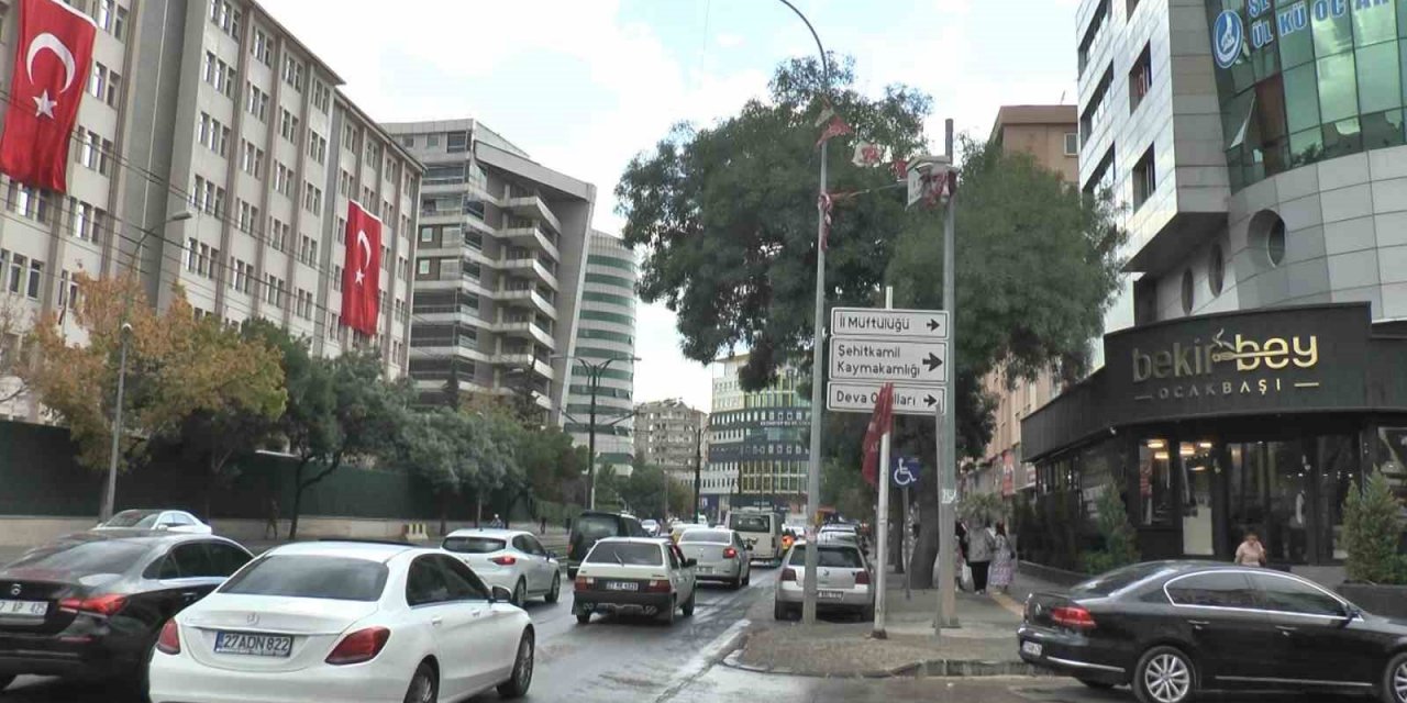 Gaziantep’te kavurucu sıcaklara kısa süreli yağmur molası