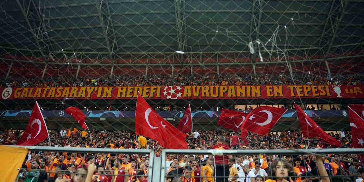 Galatasaray - Molde maçını 47 bin 845 seyirci izledi